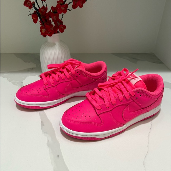 Nike Dunk Low, Hyper Pink - 9.5W - Picture 5 of 6